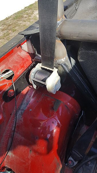 The lower seat belt mounts securely bolt to the floor bracket.